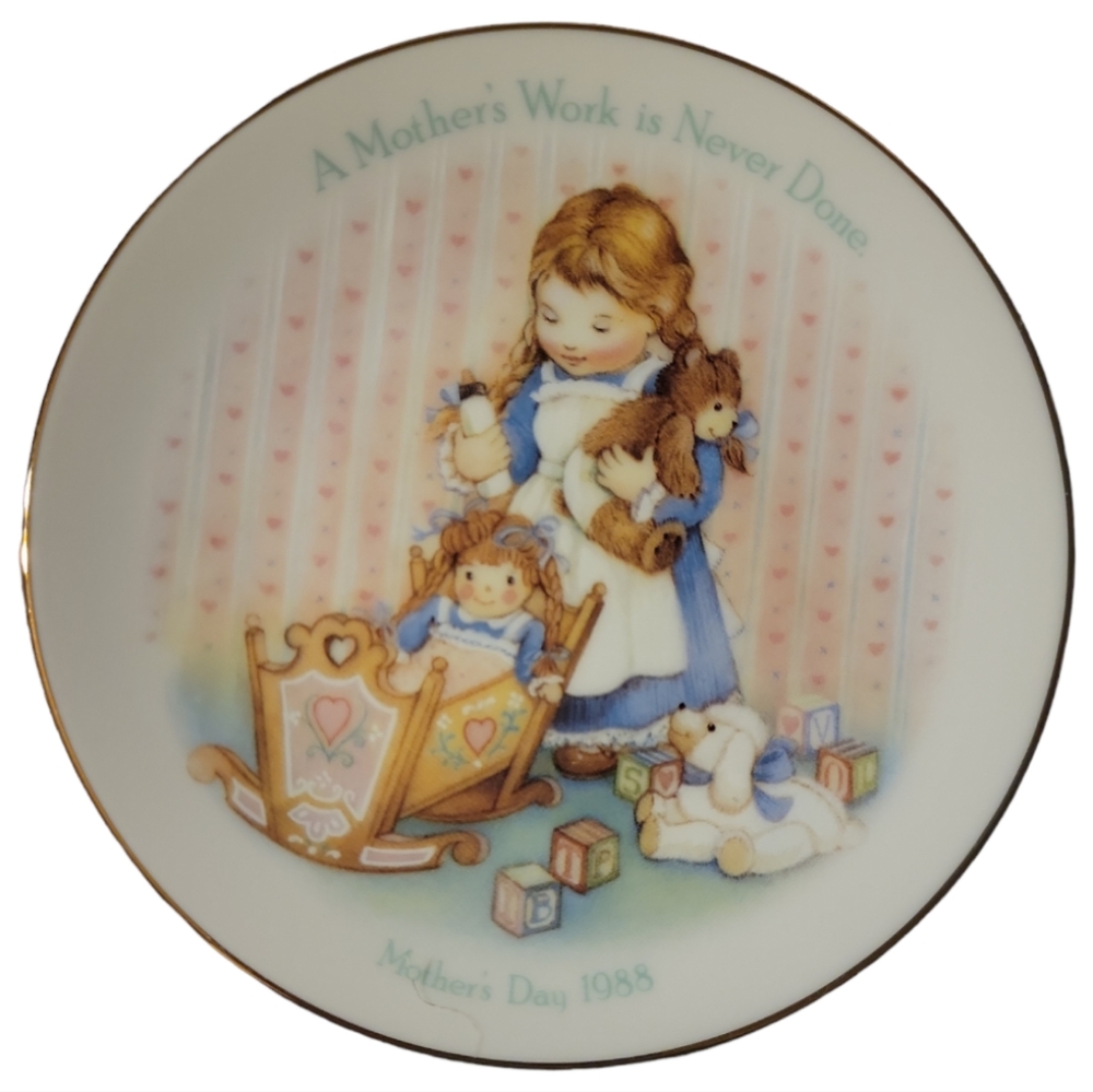 Vtg 88 Avon Mother's Day Plate A "Mother's Work Is Never Done" Gold Porcelain